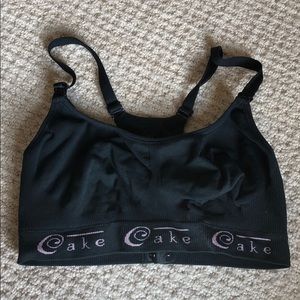 Cake nursing bra